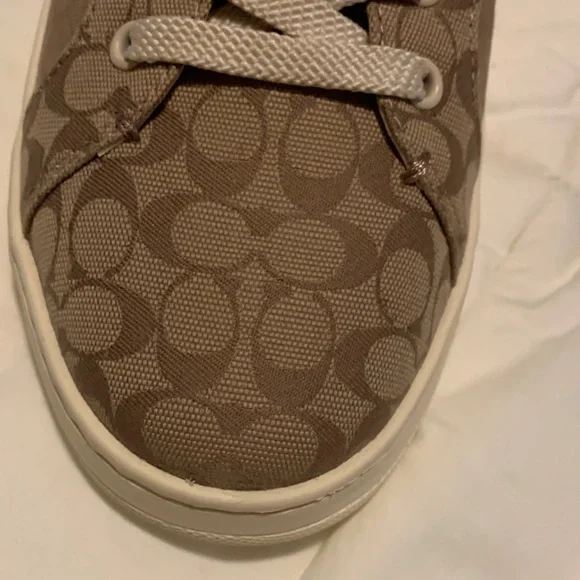 NEW Y2K -Authentic Coach Woman’s Tan Patterned Sneakers - Picture 3 of 12